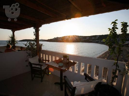 Πωλειται πετροχτιστη δυοροφος κατοικια μπροστα στην αμμουδια του μπατσ...